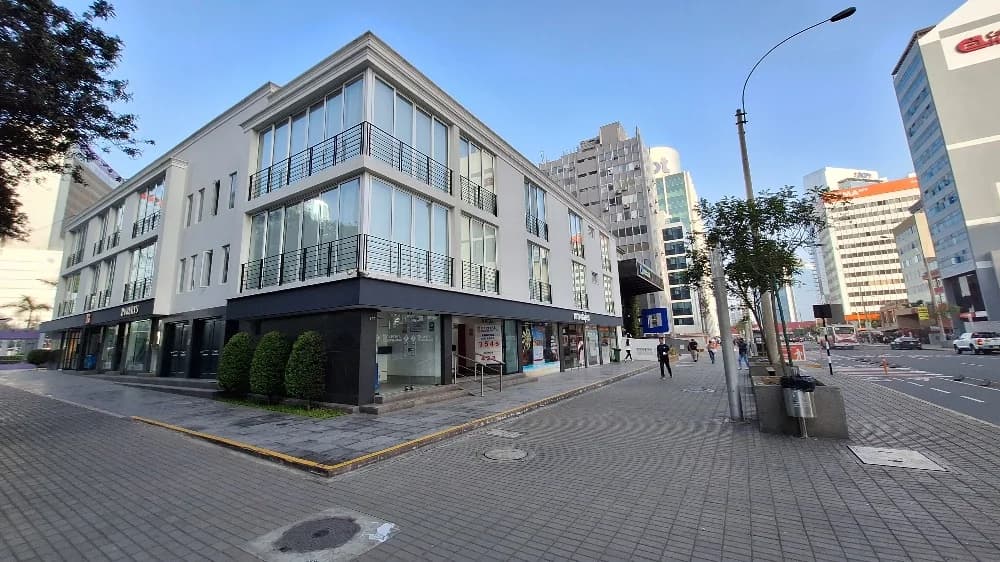 CENTRO FINANCIERO - EXCLUSIVA OFICINA EN ESQUINA MUY CENTRICA - 2do PISO - INGRESO INDEPENDIENTE