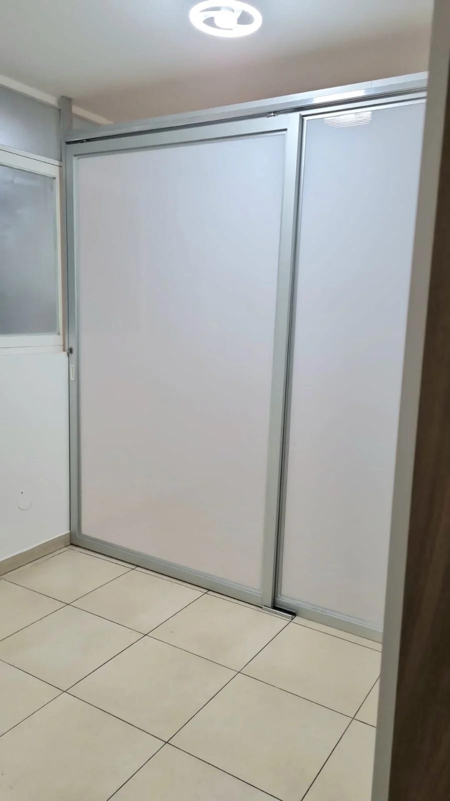 Av. El Polo, cuadra 4, Surco. 82 m2. Primer piso. 2H, 2B, 1E. Ubicación privilegiada.