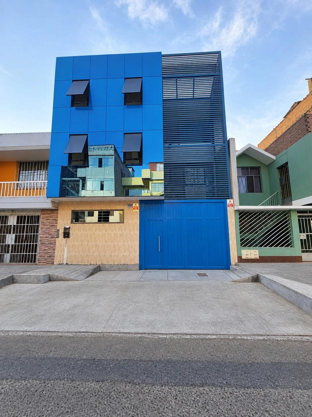 EDIFICIO DE 3 PISOS PARA NEGOCIO