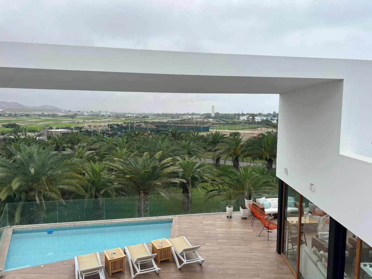 PLAYA EL GOLF, HERMOSA CASA DE PLAYA CON VISTA A PARQUE.
