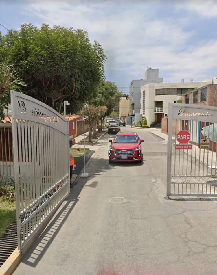 VENTA AMPLIA CASA EN CAYMA AREQUIPA MUY BIEN UBICADA PARA PROYECTO O REMODELACIÓN