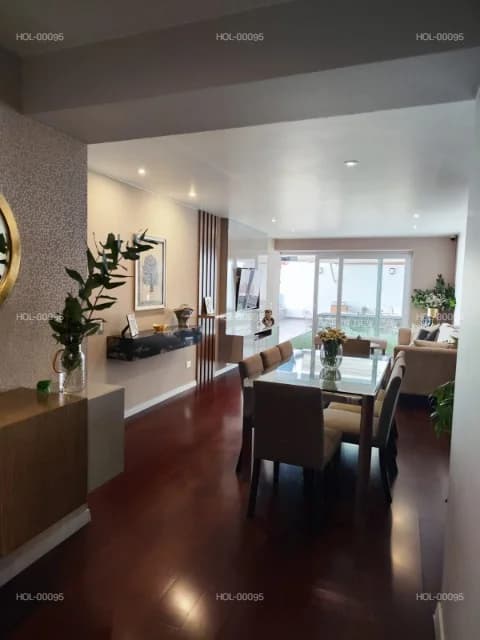 VENDO PRIMER PISO CON GRAN TERRAZA Y PISCINA PROPIA, TIPO CASITA
